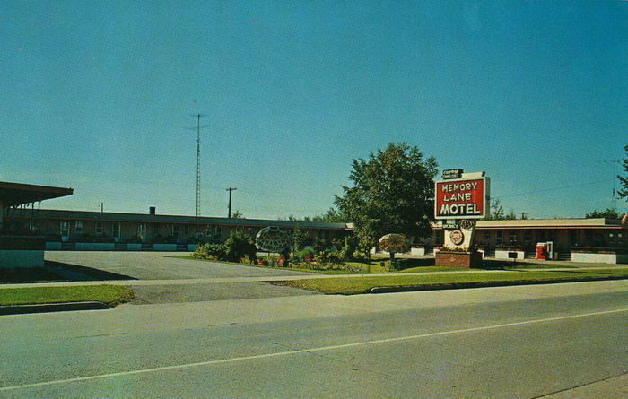 Memory Lane Motel - Postcard View (newer photo)